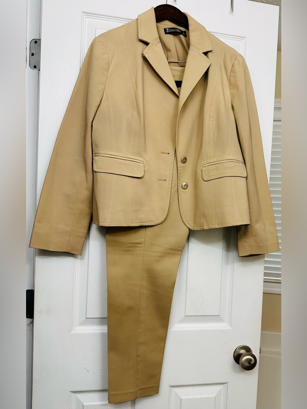 Classic Women Tan Blazer and Trouser Suite, Blazer Size 14. Trousers Size 12